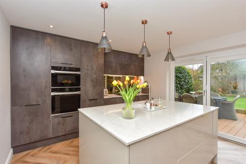 4 bedroom detached house for sale, Rolvenden Road, Wainscott, Rochester, Kent