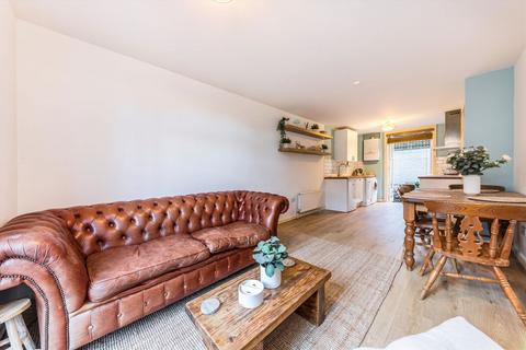 22 Gateway Mews, London, E8 2DF