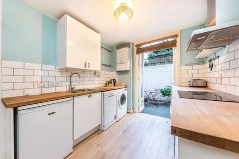 22 Gateway Mews, London, E8 2DF