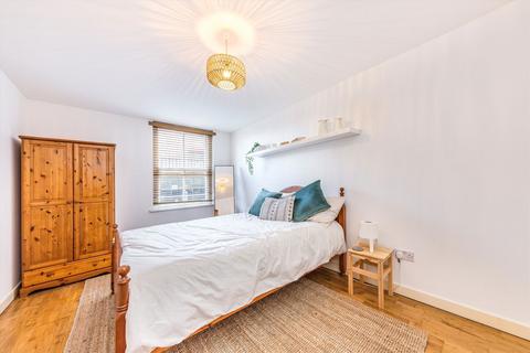 22 Gateway Mews, London, E8 2DF