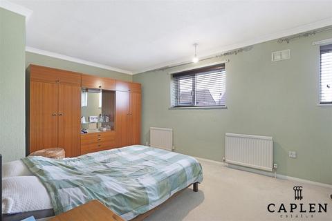 23 Ibbetson Path, Loughton, IG10 2AS