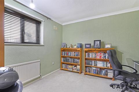 23 Ibbetson Path, Loughton, IG10 2AS