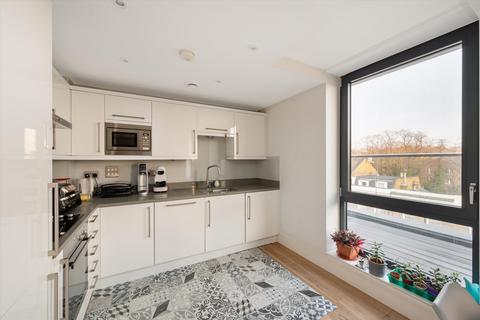 3 bedroom flat for sale, Kilburn Park Road, London, NW6