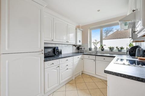 2 bedroom flat for sale, Courtlands Crescent, Banstead