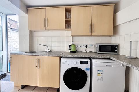 4 bedroom terraced house to rent, Worcester Street, Gloucester GL1