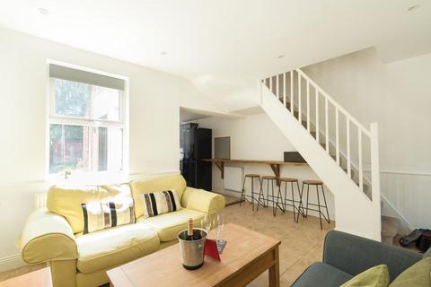 4 bedroom terraced house to rent, Priory Road, Gloucester GL1