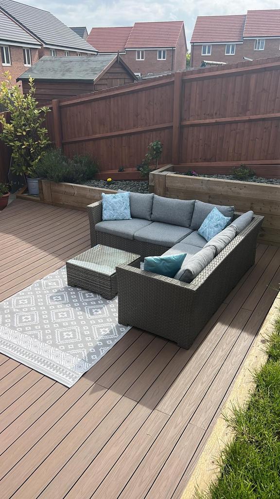Vendor supplied photo decking area