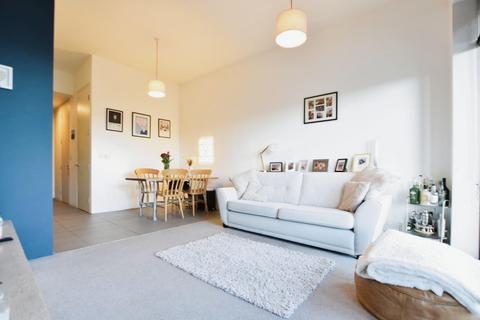 1 bedroom apartment for sale, Lake Shore Drive, Bristol