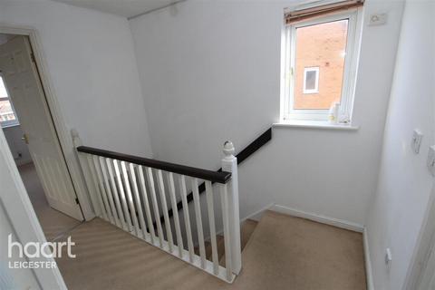 3 bedroom detached house to rent, Darien Way, Leicester