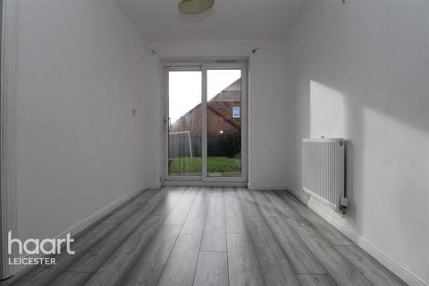 3 bedroom detached house to rent, Darien Way, Leicester