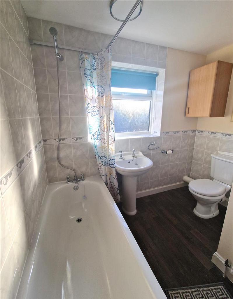 The Old Court House - Bathroom.jpg