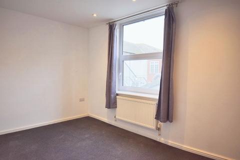 2 bedroom flat to rent, High Street, Maidstone, ME14