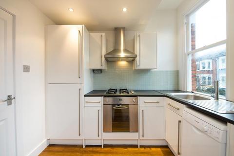 3 bedroom flat to rent, Parolles Road, Archway  N19