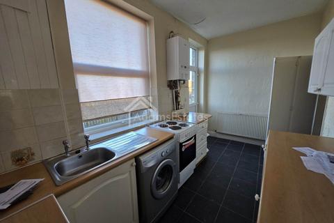 2 bedroom terraced house to rent, Lees Hall Road, Dewsbury