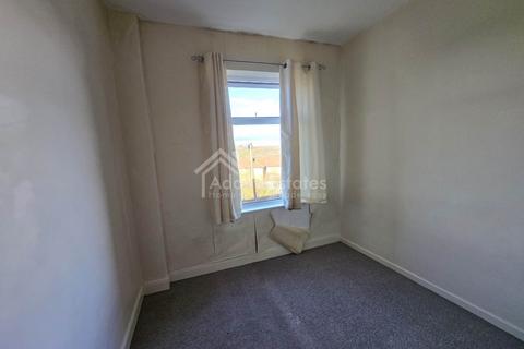 2 bedroom terraced house to rent, Lees Hall Road, Dewsbury