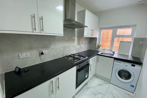 2 bedroom flat to rent, Southend Road Ground floor flat Woodford Green IG8 8QH