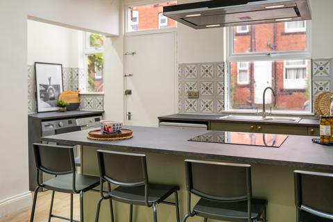 1 bedroom in a house share to rent, 16 Hessle Terrace, Hyde Park, Leeds, LS6 1EQ