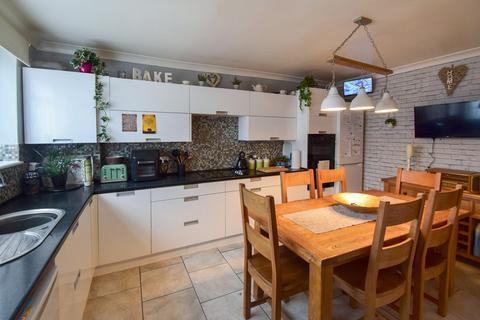 2 bedroom maisonette for sale, Holland Road, Chatham, ME5