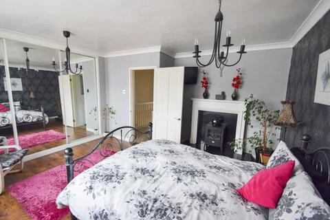 2 bedroom maisonette for sale, Holland Road, Chatham, ME5