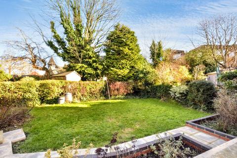 40 Parkland Gardens, Leeds, LS6 4PG