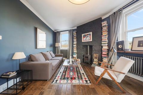 2 bedroom flat for sale, Amhurst Road, London, N16