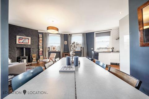 2 bedroom flat for sale, Amhurst Road, London, N16