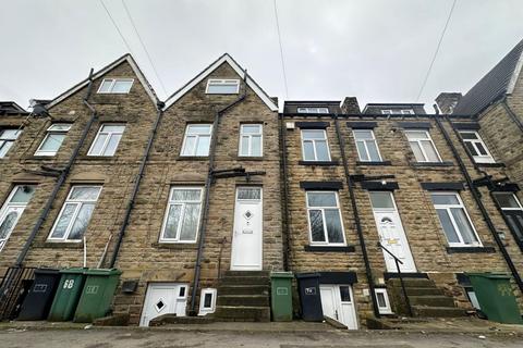 2 bedroom terraced house to rent, Broomhill Terrace, Off Warwick Road Batley