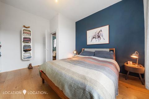 227c Amhurst Road, London, E8 2BS