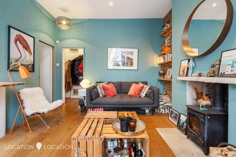 227c Amhurst Road, London, E8 2BS
