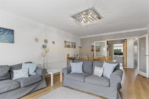Flat 15, Randall Court Page Street, London, NW7 2NJ