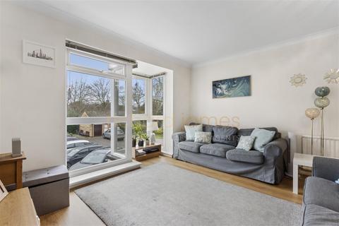Flat 15, Randall Court Page Street, London, NW7 2NJ