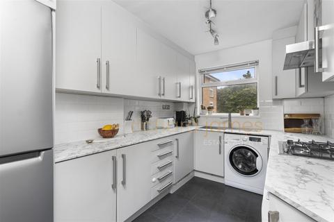 Flat 15, Randall Court Page Street, London, NW7 2NJ