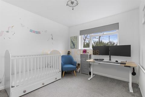 Flat 15, Randall Court Page Street, London, NW7 2NJ