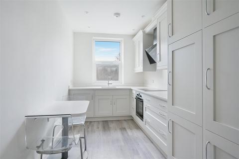 2 bedroom flat for sale, Parkville House, High Street, Epsom