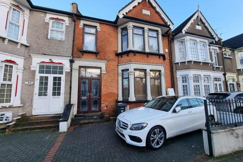 4 bedroom terraced house for sale, South Park Drive, Ilford