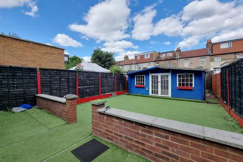 4 bedroom terraced house for sale, South Park Drive, Ilford
