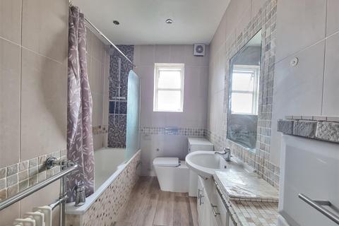 4 bedroom terraced house for sale, South Park Drive, Ilford