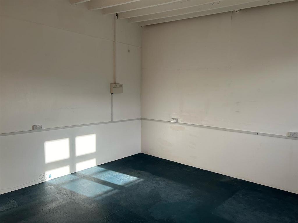 1b Darnley Rd  (7).jpeg