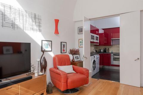 1 bedroom apartment for sale, Andrewes House, London EC2Y