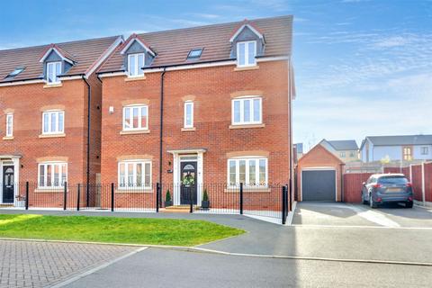 4 bedroom detached house for sale, Field Farm Way, Stapleford