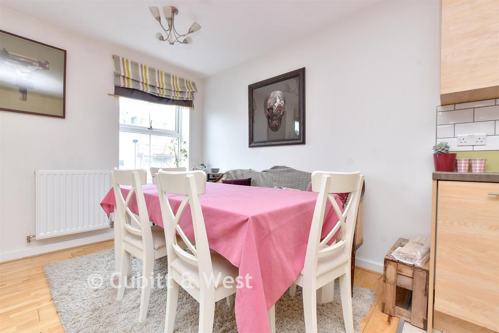 Kitchen Lounge/Dining Area