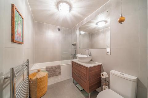 1 bedroom flat for sale, Sutherland House, London, SE18 4PS