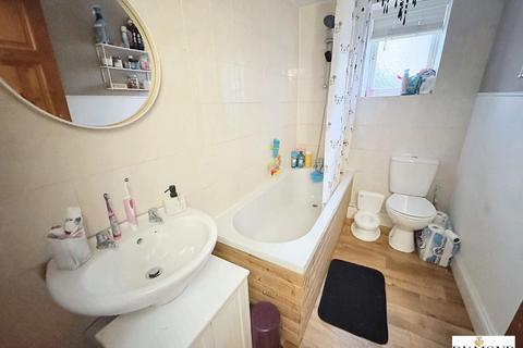 1 Blundells Road, Tiverton, EX16 4DB