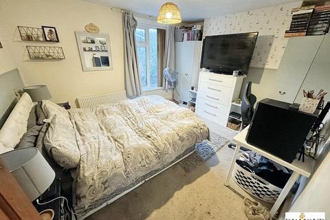 1 Blundells Road, Tiverton, EX16 4DB