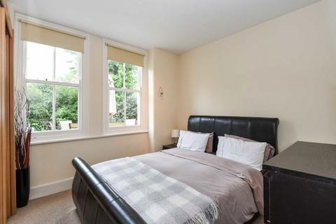 2 bedroom maisonette for sale, Weir Road, London SW12