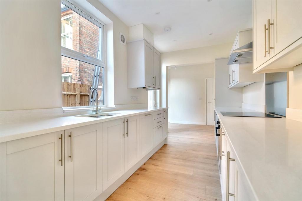 Kitchen 2.jpeg