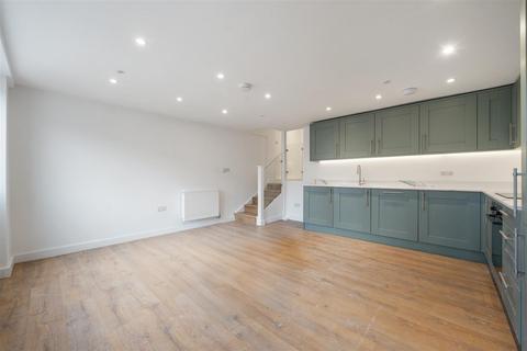 2 bedroom house for sale, Hutton Grove, North Finchley, London, N12