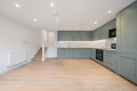 2 bedroom house for sale, Hutton Grove, North Finchley, London, N12