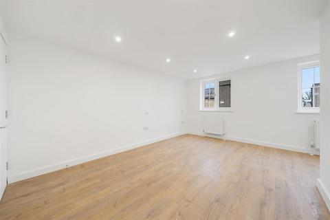 2 bedroom house for sale, Hutton Grove, North Finchley, London, N12