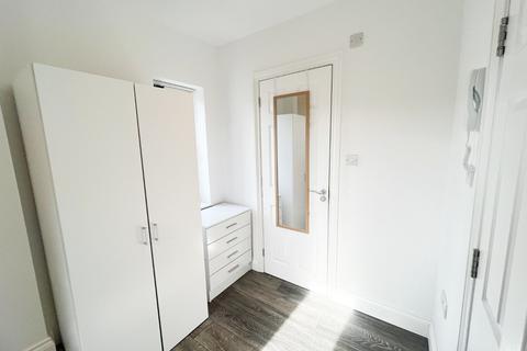 1 bedroom in a house share to rent, School Road, Bristol BS4